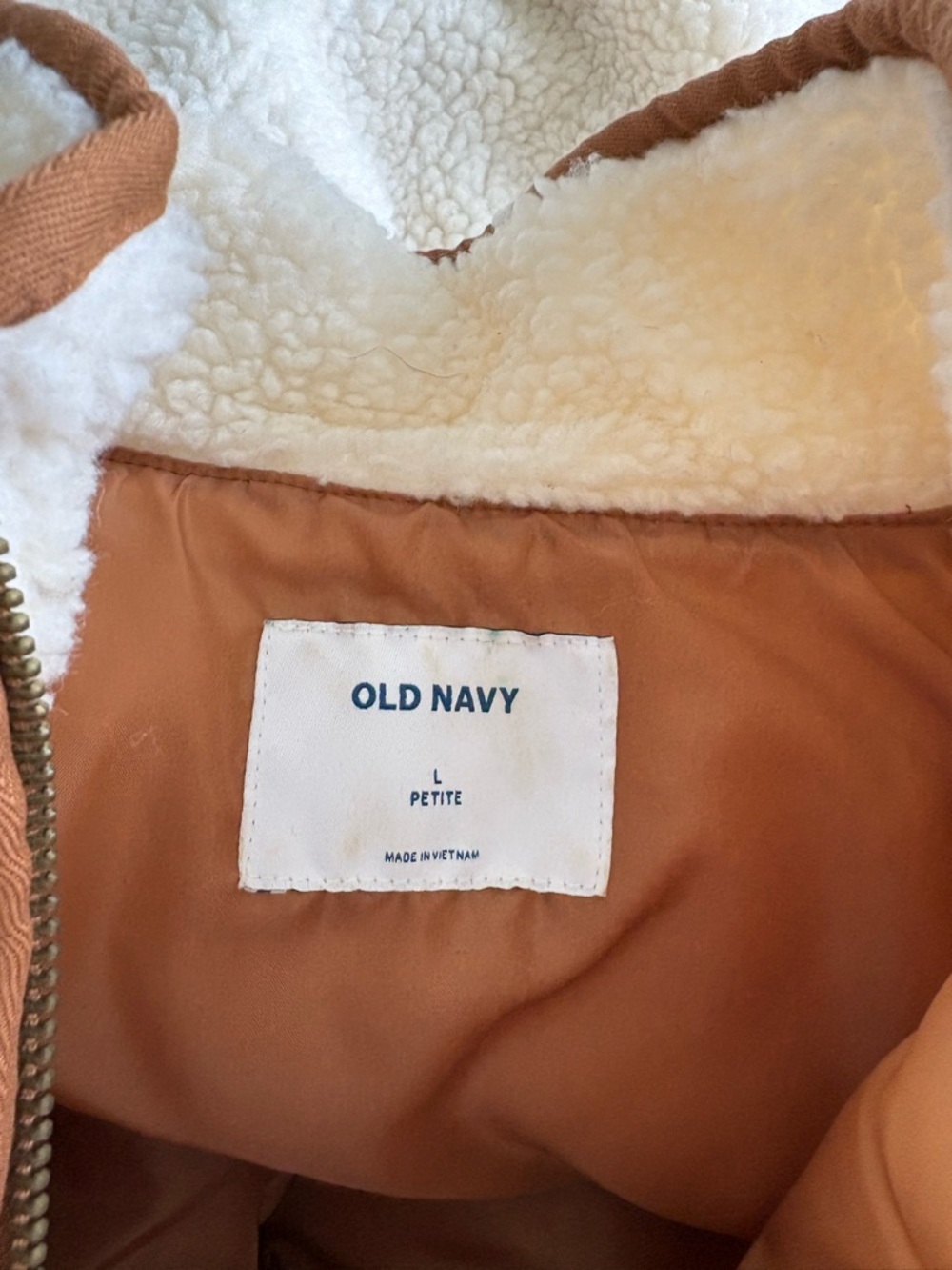 EUC Old Navy Sherpa Vest Size LP - Picture 6 of 6